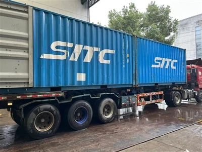 Bốc hàng trục vít cho khách hàng Nhật Bản