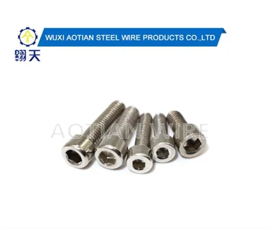 Ổ cắm ở đầu nắp vặn hình lục giác.